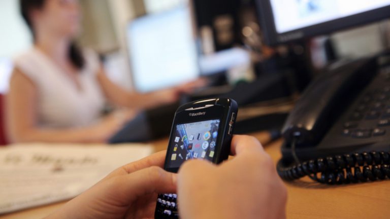 Poser un mouchard téléphone comme un vrai espion - Logiciel Espion